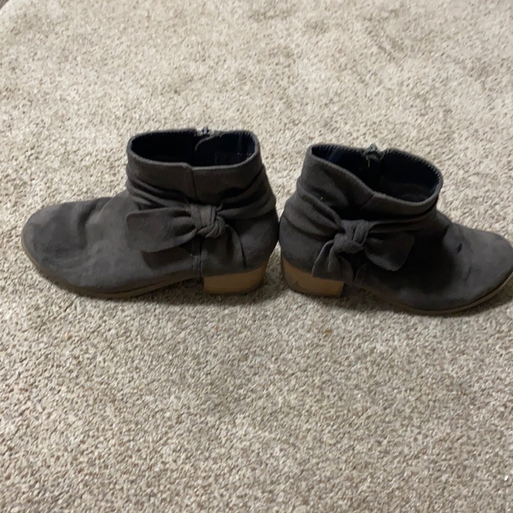 Short gray bootie